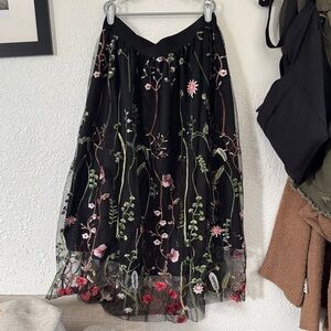 Chic Black Floral Embroidered Skirt